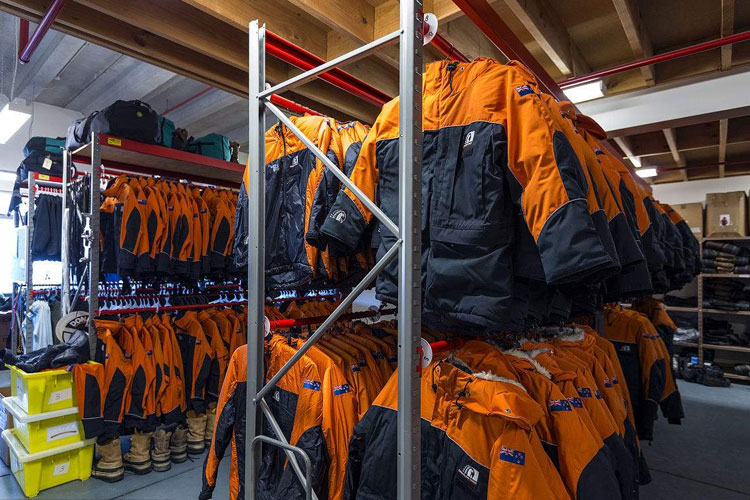 服裝倉庫如何除濕？倉庫除濕機輕松應對潮濕問題